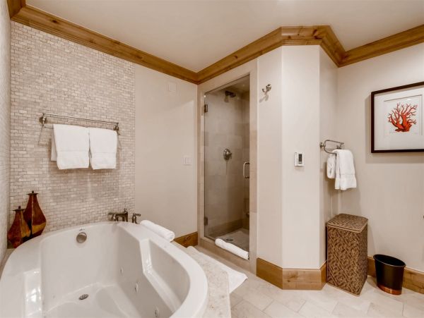 Vail Vacation Condo Sleeps Ten Guests Walk to Lift