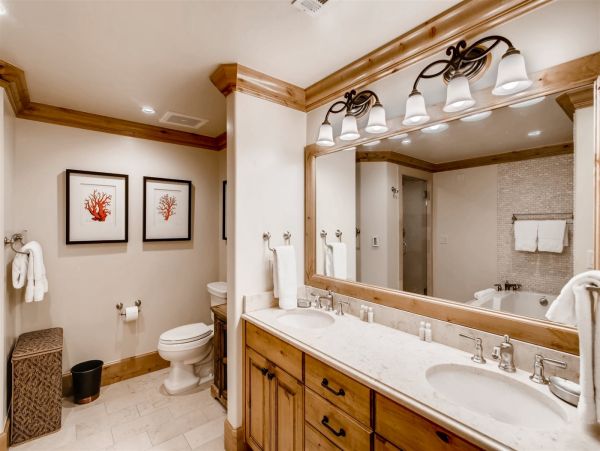 Vail Vacation Condo Sleeps Ten Guests Walk to Lift