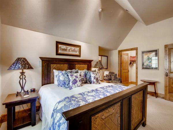 Vail Vacation Condo Sleeps Ten Guests Walk to Lift
