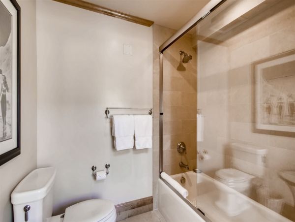 Vail Vacation Condo Sleeps Ten Guests Walk to Lift