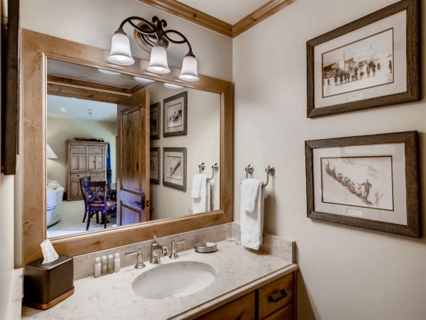 Vail Vacation Condo Sleeps Ten Guests Walk to Lift