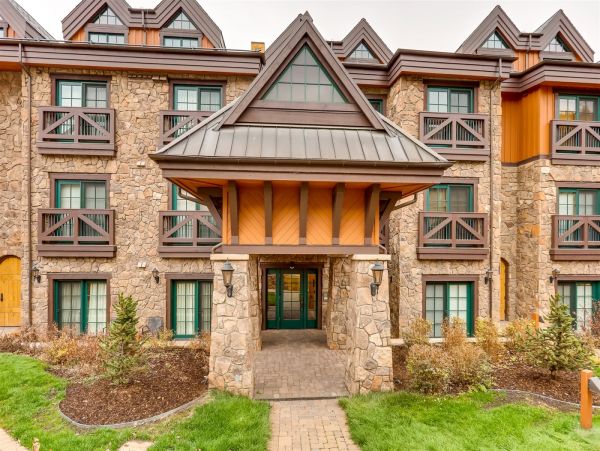 Vail Vacation Condo Sleeps Ten Guests Walk to Lift