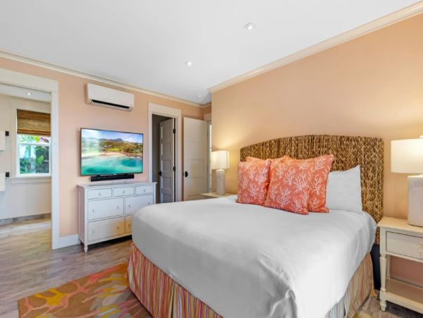 Four Bedroom Beautiful Island Retreat Walk to Beach in Poipu
