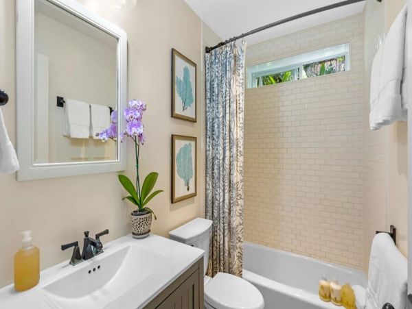 Four Bedroom Beautiful Island Retreat Walk to Beach in Poipu