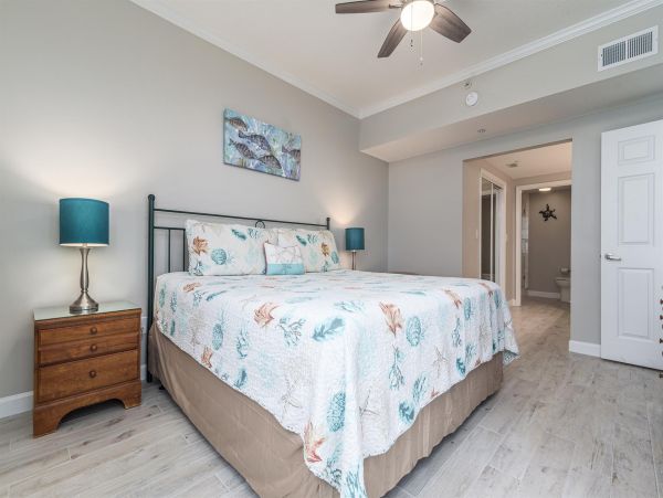 Vacation Beach Condo with Two Bedrooms and Sleeps 6 Guests