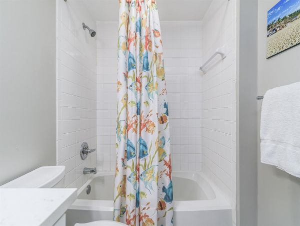 Vacation Beach Condo with Two Bedrooms and Sleeps 6 Guests