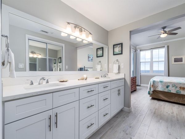 Vacation Beach Condo with Two Bedrooms and Sleeps 6 Guests