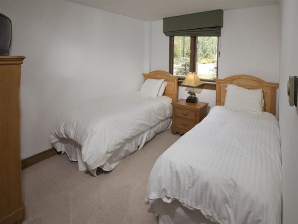 Walk to Lift 2 Bedroom Value Vacation Condo in Vail