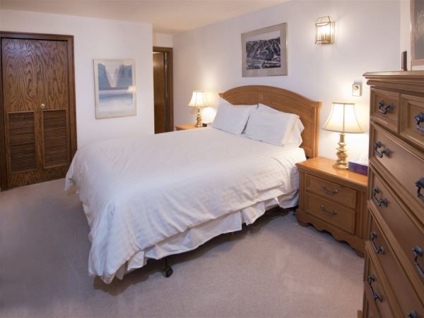 Walk to Lift 2 Bedroom Value Vacation Condo in Vail