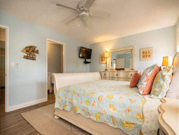 Close to Beach! Holmes Beach Vacation Rental w/Private Pool!