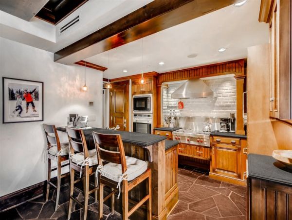 Contemporary Private Three Bedroom Residence In Vail