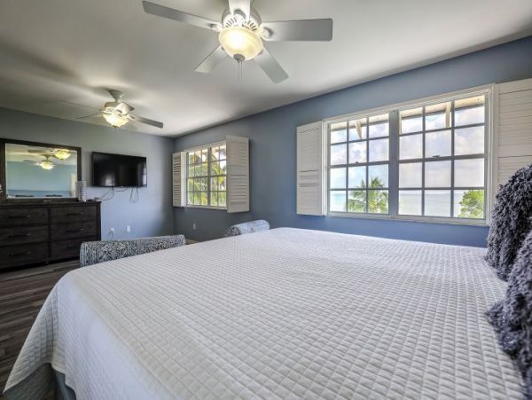 Captiva Beautiful 4 Bedroom Rental Plus Loft with Bay Views