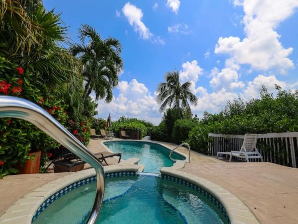 Captiva Beautiful 4 Bedroom Rental Plus Loft with Bay Views
