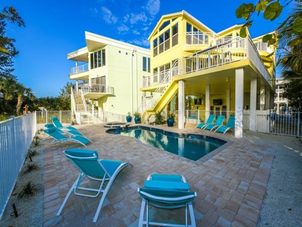 Amazing Anna Maria Beach House that Sleeps Eight Guests