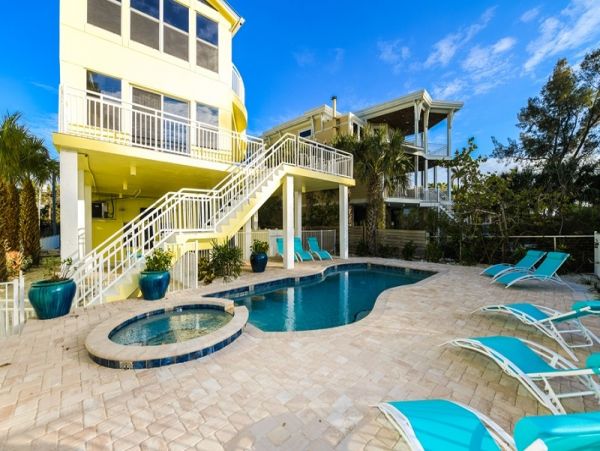 Amazing Anna Maria Beach House that Sleeps Eight Guests