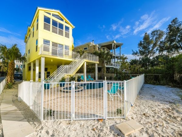 Amazing Anna Maria Beach House that Sleeps Eight Guests