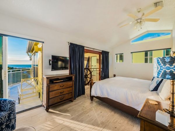 Amazing Anna Maria Beach House that Sleeps Eight Guests