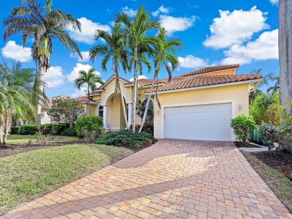 5 Bedroom Plus Den Home in Marco Stunning Island Rental