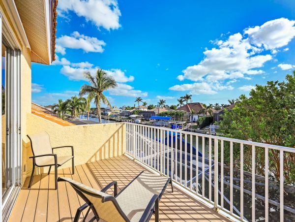 5 Bedroom Plus Den Home in Marco Stunning Island Rental