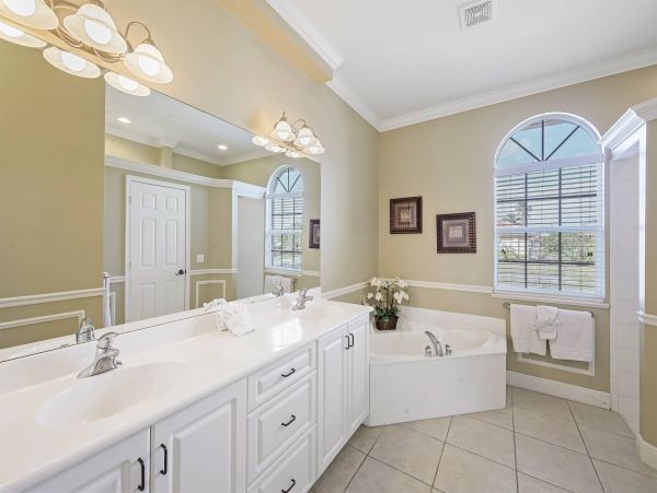 5 Bedroom Plus Den Home in Marco Stunning Island Rental