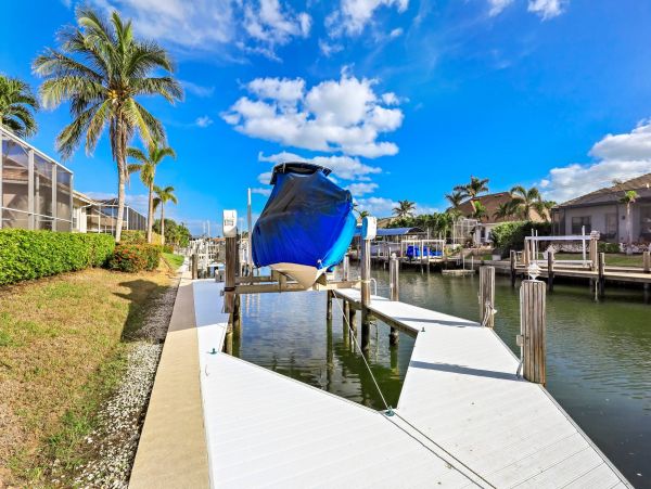 5 Bedroom Plus Den Home in Marco Stunning Island Rental