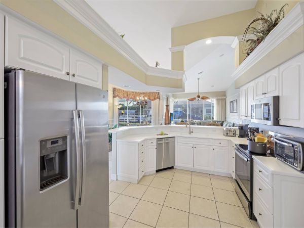 5 Bedroom Plus Den Home in Marco Stunning Island Rental