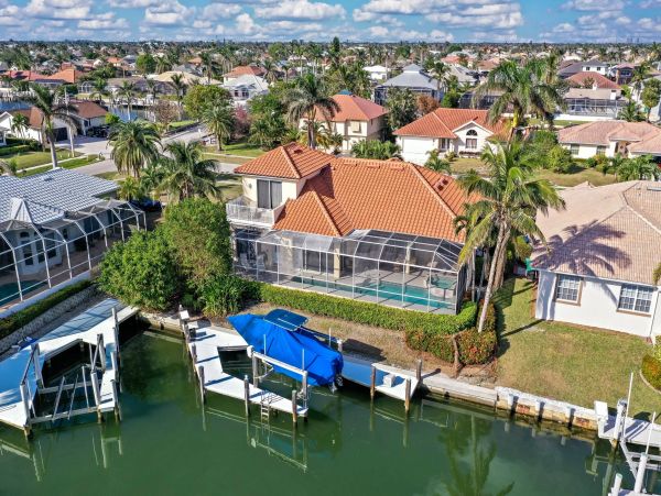 5 Bedroom Plus Den Home in Marco Stunning Island Rental