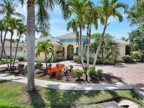 Marco Island 3 Bedroom Vacation Home with Private Caged Pool