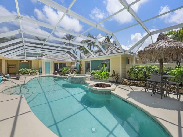 Marco Island 3 Bedroom Vacation Home with Private Caged Pool
