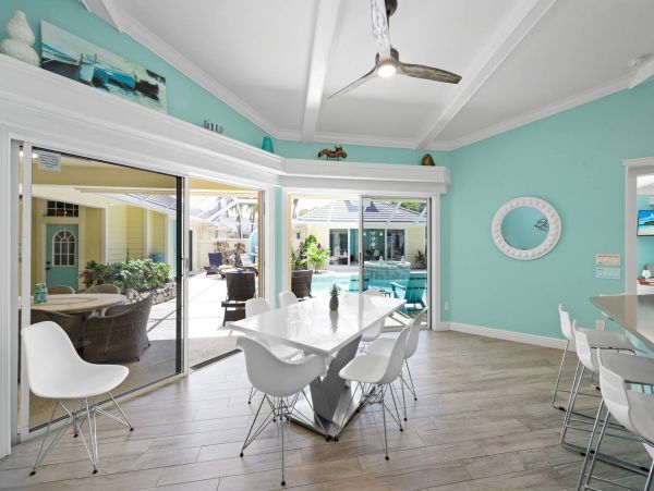 Marco Island 3 Bedroom Vacation Home with Private Caged Pool