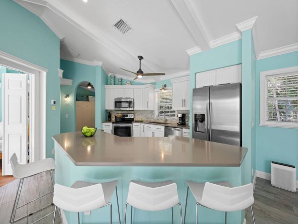 Marco Island 3 Bedroom Vacation Home with Private Caged Pool