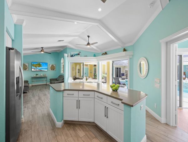 Marco Island 3 Bedroom Vacation Home with Private Caged Pool