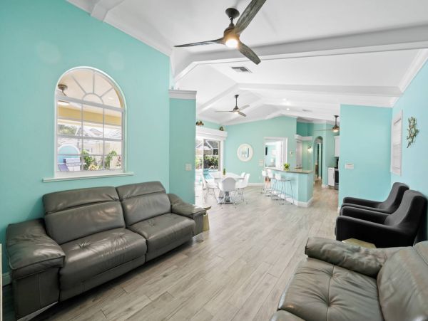 Marco Island 3 Bedroom Vacation Home with Private Caged Pool