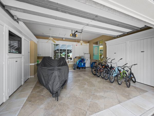 Marco Island 3 Bedroom Vacation Home with Private Caged Pool