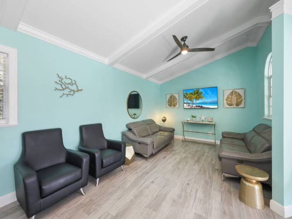 Marco Island 3 Bedroom Vacation Home with Private Caged Pool