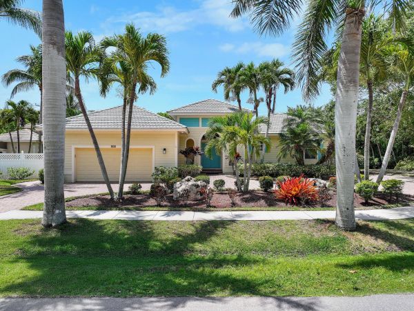 Marco Island 3 Bedroom Vacation Home with Private Caged Pool
