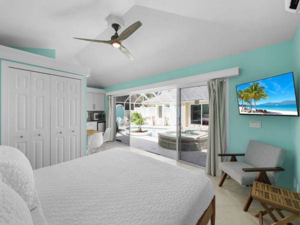 Marco Island 3 Bedroom Vacation Home with Private Caged Pool