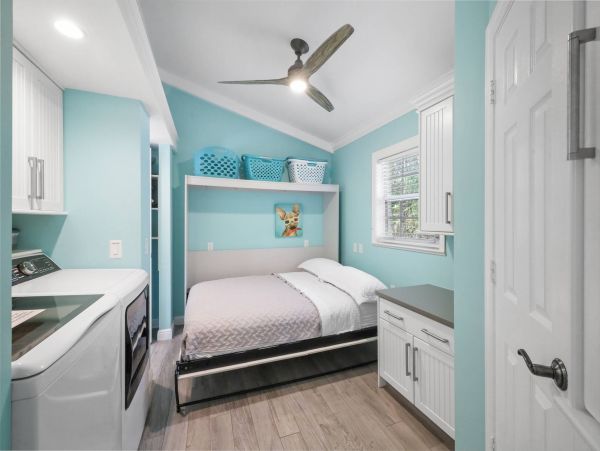 Marco Island 3 Bedroom Vacation Home with Private Caged Pool