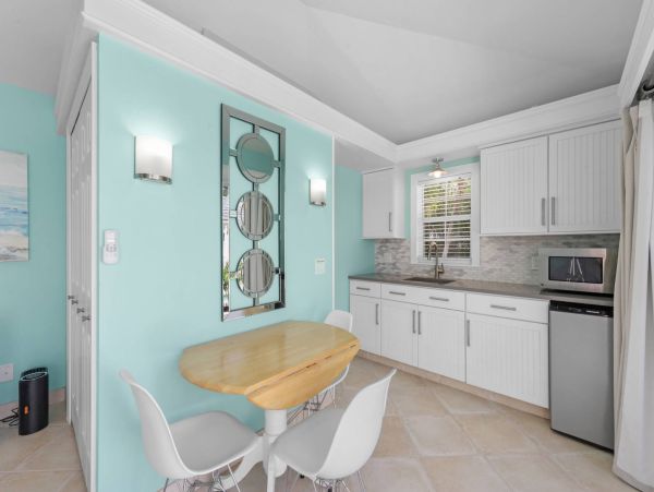 Marco Island 3 Bedroom Vacation Home with Private Caged Pool