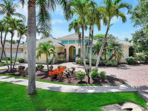 Marco Island 3 Bedroom Vacation Home with Private Caged Pool