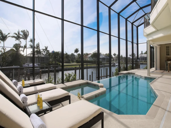 Elegant Marco Island Manor: Infinity Pool, Media Room, Bikes