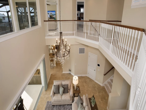 Elegant Marco Island Manor: Infinity Pool, Media Room, Bikes