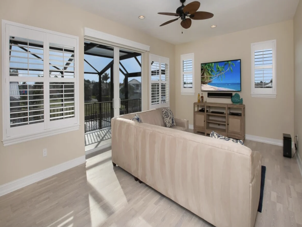 Elegant Marco Island Manor: Infinity Pool, Media Room, Bikes