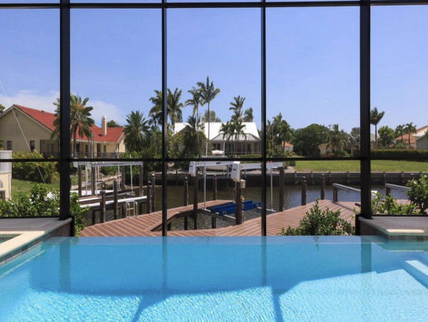 Elegant Marco Island Manor: Infinity Pool, Media Room, Bikes
