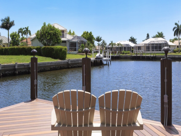 Elegant Marco Island Manor: Infinity Pool, Media Room, Bikes