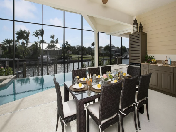Elegant Marco Island Manor: Infinity Pool, Media Room, Bikes