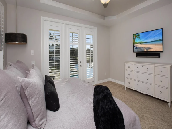 Elegant Marco Island Manor: Infinity Pool, Media Room, Bikes