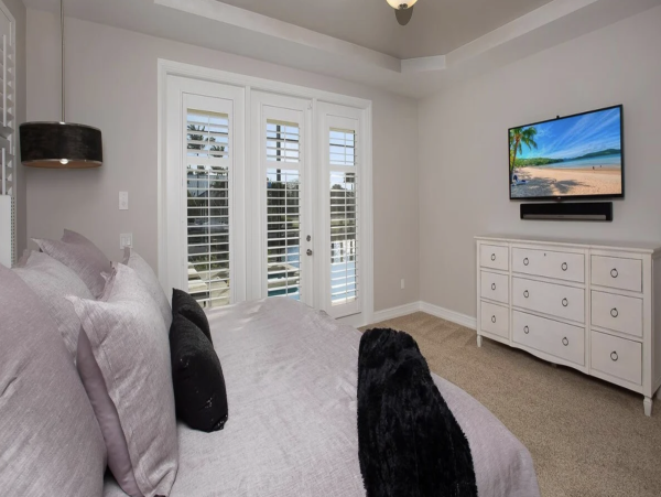 Elegant Marco Island Manor: Infinity Pool, Media Room, Bikes