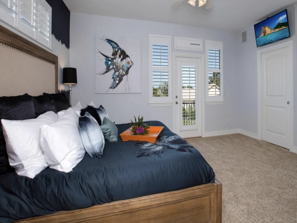 Elegant Marco Island Manor: Infinity Pool, Media Room, Bikes
