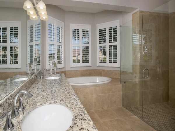 Elegant Marco Island Manor: Infinity Pool, Media Room, Bikes